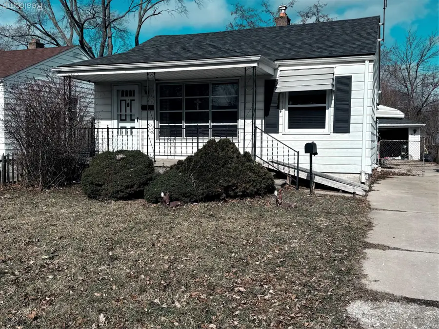 19009 Woodland Street, Harper Woods, MI 48225 - #2