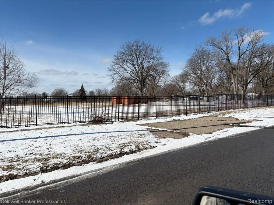 2701 Branch Road, Flint, MI 48506 - #2