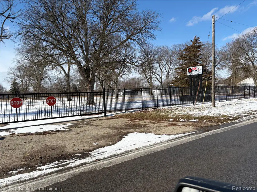 2701 Branch Road, Flint, MI 48506 - #3