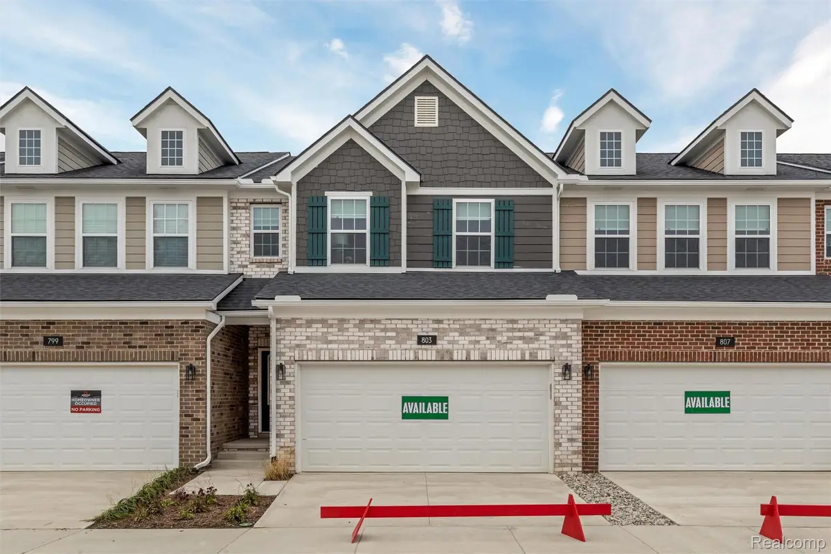803 Balmoral Ln, Troy, MI 48085 - #1