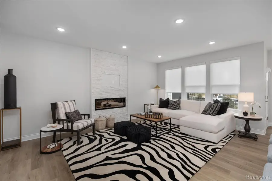 803 Balmoral Ln, Troy, MI 48085 - #3