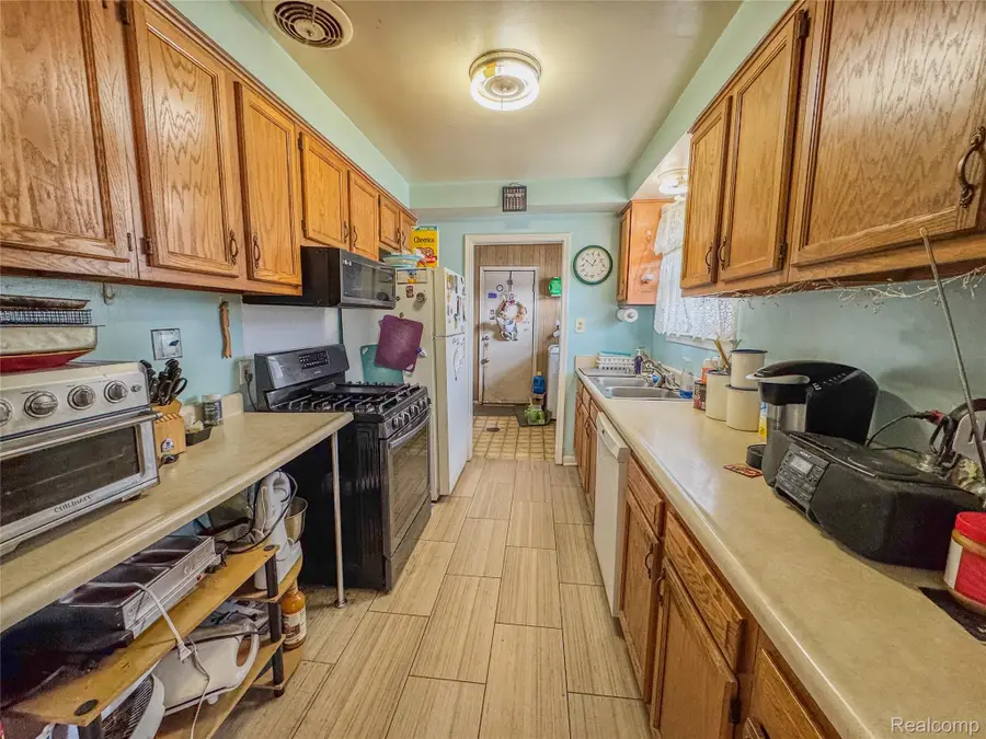 16641 Ryland, Redford, MI 48240 - #3