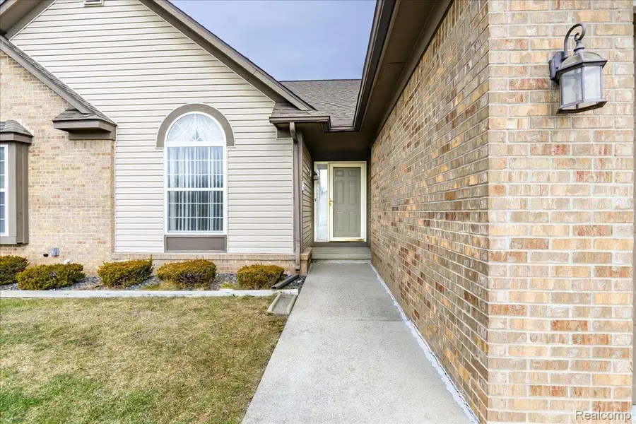 5010 Sandalwood Drive, Grand Blanc, MI 48439 - #2