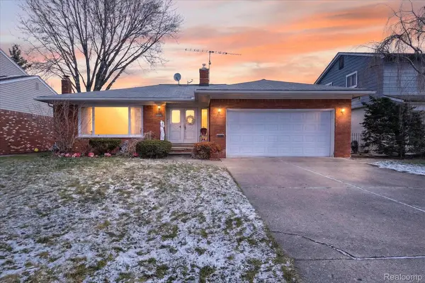 23367 Robert John Street, StClairShores, MI 48080