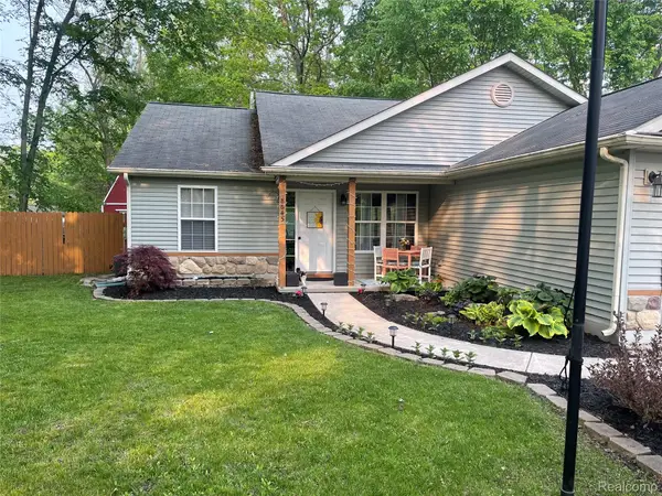 8645 Country Club Drive, Pinckney, MI 48169