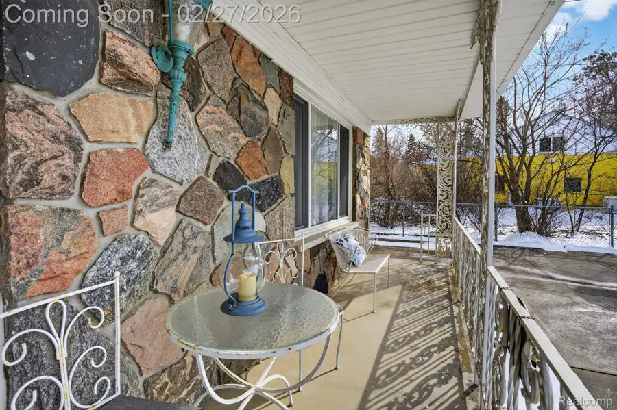 1448 N Genevieve Street, Burton, MI 48509 - #3