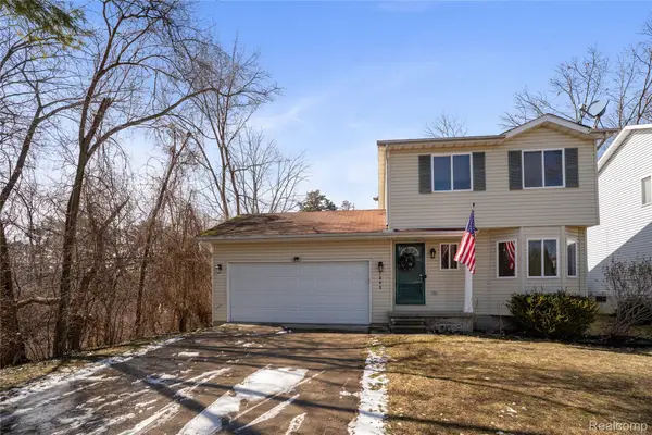 7093 Rolling Hills Drive, Waterford, MI 48327