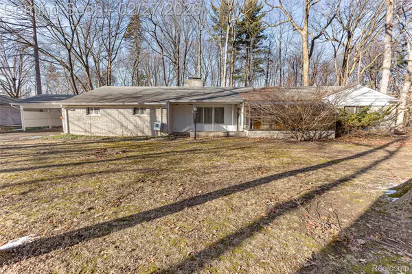 35840 Oakwood Lane, Westland, MI 48186