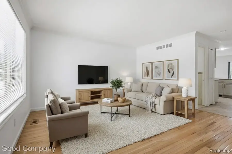 38128 Jamestown Drive, Sterling Heights, MI 48312 - #2