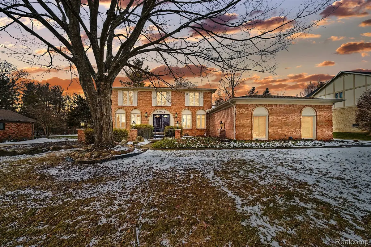 6807 Johnathon Drive, Troy, MI 48098 - #1