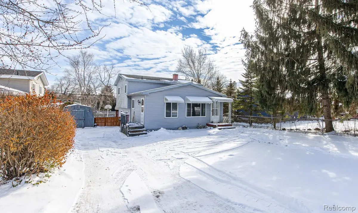 8670 N Eston Road, Clarkston, MI 48348 - #1