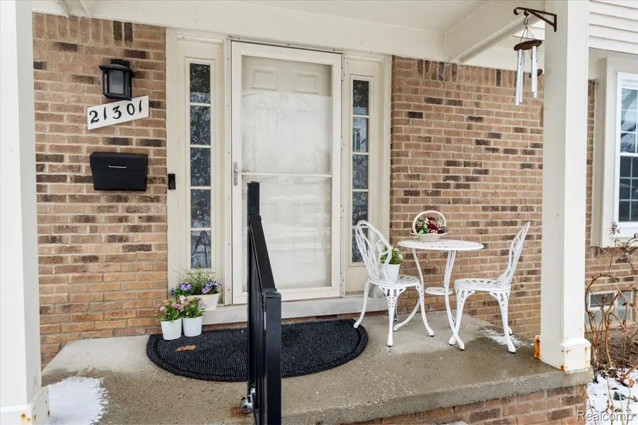 21301 E Glen Haven Circle, Northville, MI 48167 - #2