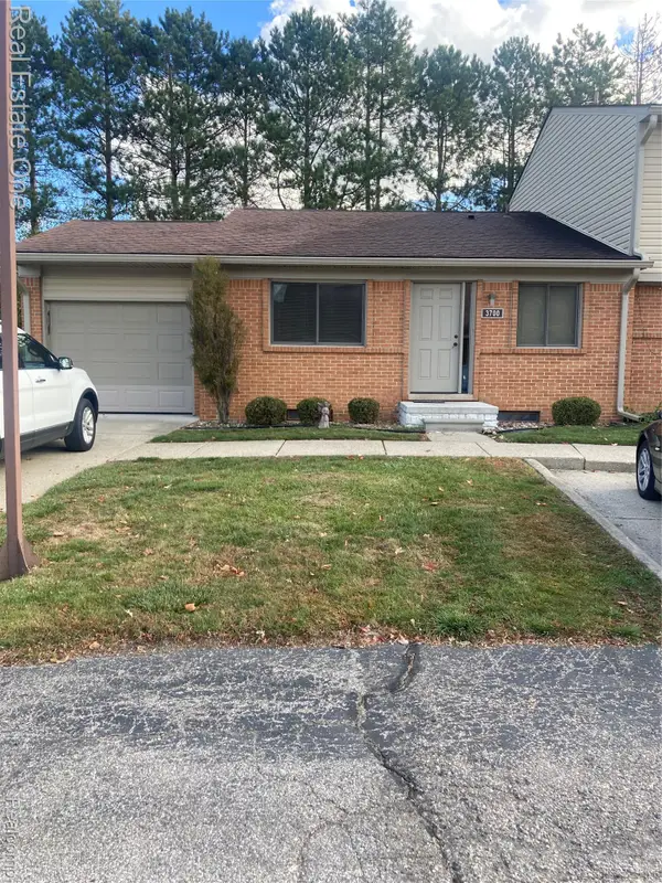 3700 Old Creek #124, Troy, MI 48084