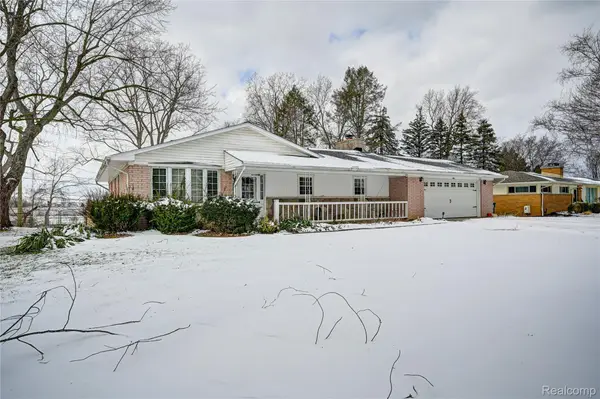 3820 Hi Villa Drive, LakeOrion, MI 48360