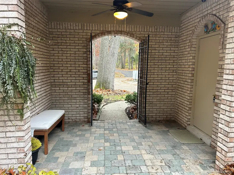 1285 Greenglen Court, Bloomfield, MI 48304 - #2