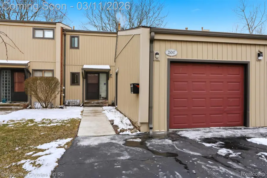 25047 Woodvale Drive S, Southfield, MI 48034 - #2
