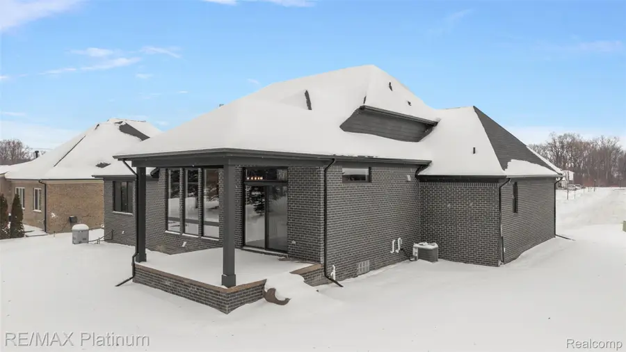 52921 Royal Park Avenue, Shelby, MI 48315 - #2