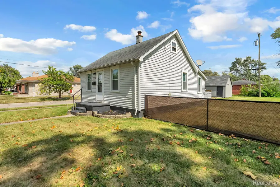 4401 Katherine Street, Dearborn Heights, MI 48125 - #3