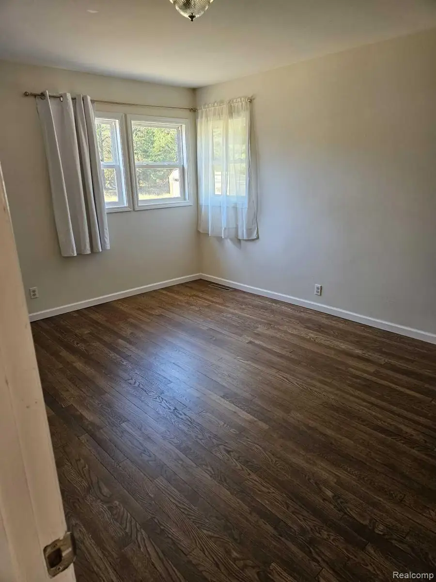 284 E Sternberg Road, Norton Shores, MI 49441 - #3