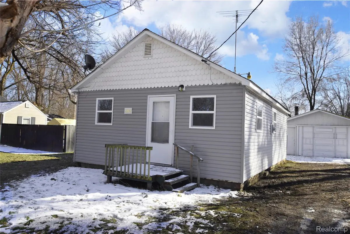 2390 E Boatfield Avenue, Burton, MI 48529 - #1