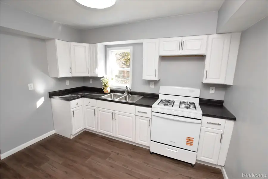 2390 E Boatfield Avenue, Burton, MI 48529 - #2