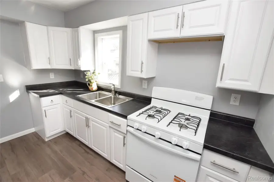 2390 E Boatfield Avenue, Burton, MI 48529 - #3