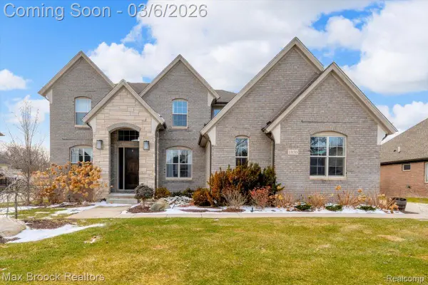 1930 Nottingham Drive, RochesterHills, MI 48307