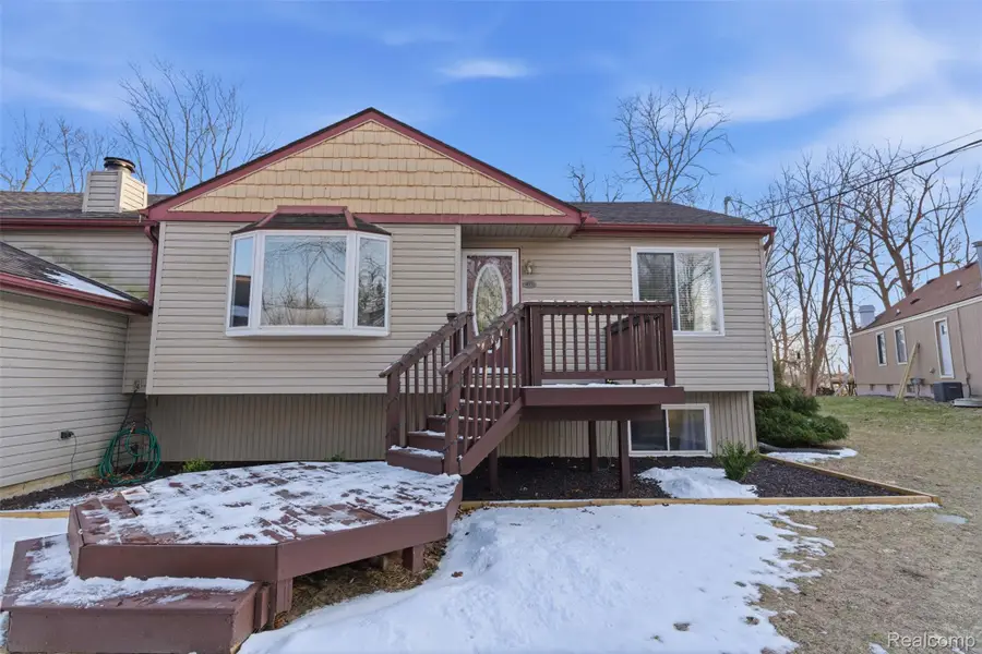 4051 Lake Front Street, Waterford, MI 48328 - #3