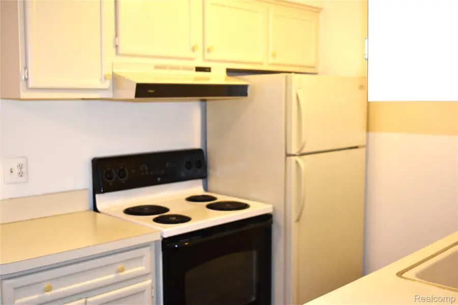 11820 Seaton Drive #1, Sterling Heights, MI 48312 - #2