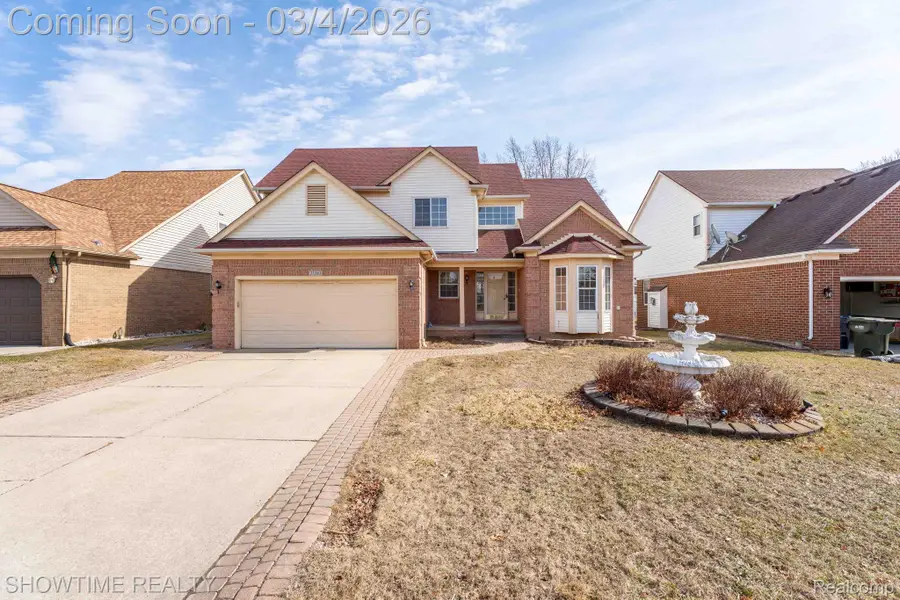 33560 Lamparter Drive, Sterling Heights, MI 48310 - #2