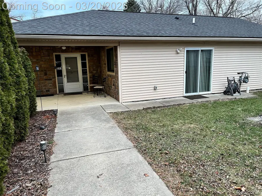20535 Powers Avenue, Dearborn Heights, MI 48125 - #3