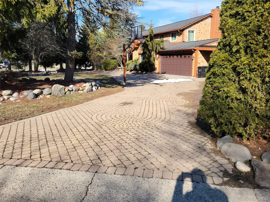 5549 Perrytown Drive, West Bloomfield, MI 48322 - #2