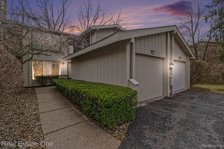 7329 Creek View Circle, West Bloomfield, MI 48322 - #3
