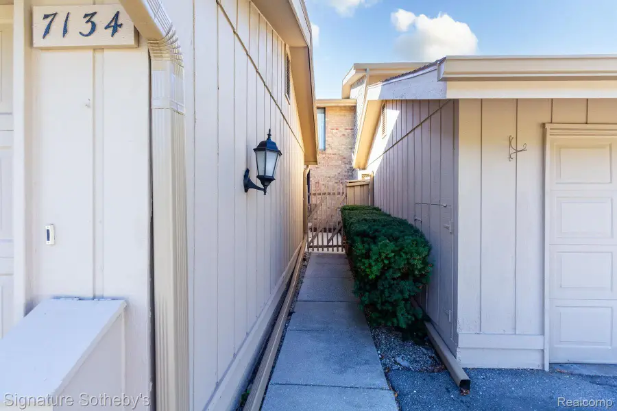 7134 Bridge Way, West Bloomfield, MI 48322 - #2