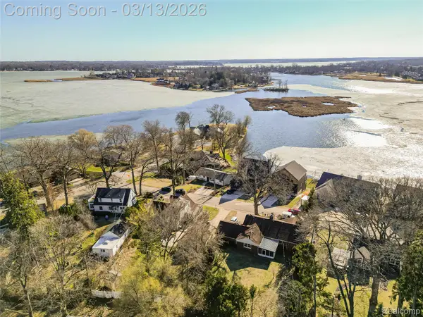 2918 Woodbine Drive, Waterford, MI 48328