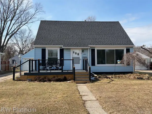 2915 10th Avenue, PortHuron, MI 48060