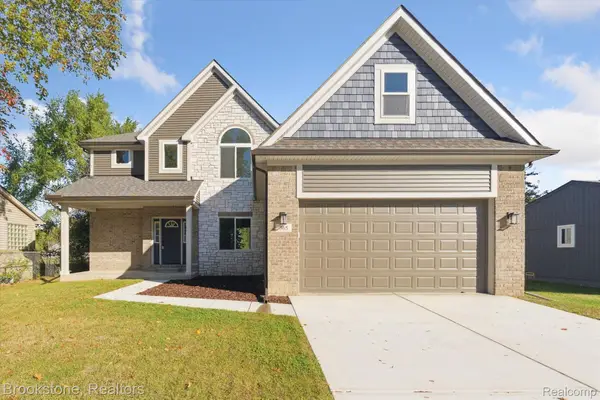 365 Hartland Dr, Troy, MI 48083