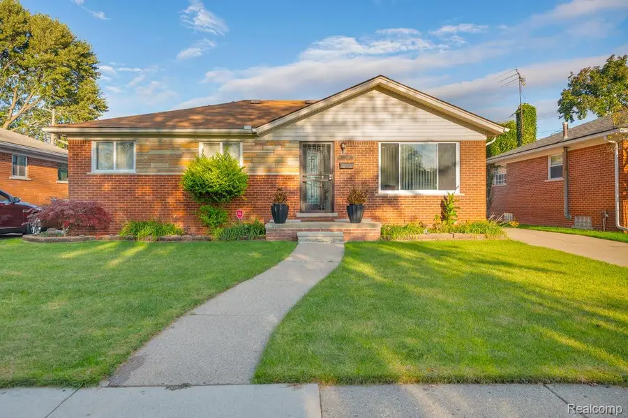 24880 Warrington Avenue, Eastpointe, MI 48021 - #2