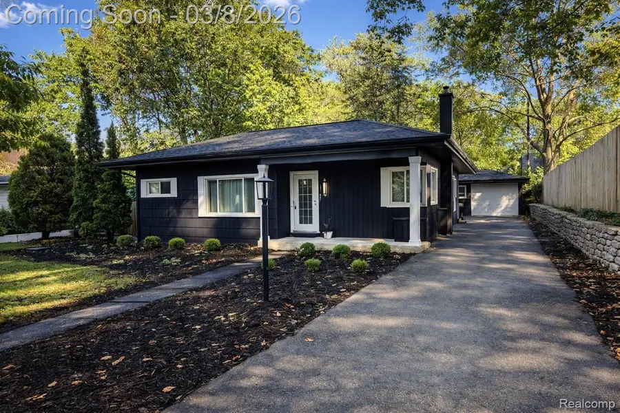 3765 Woodview Avenue, West Bloomfield, MI 48324 - #2