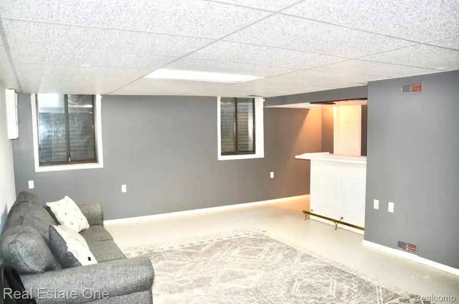 49617 Hamilton Court #28, Utica, MI 48315 - #3