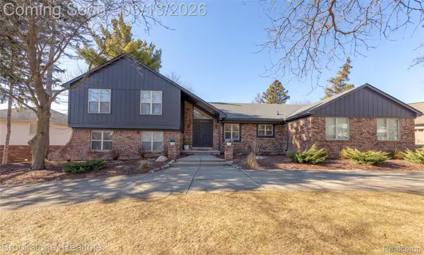 25235 Carollton, Farmington, MI 48335