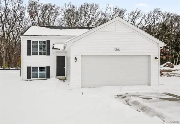 8068 Moonlight Creek Lane, Fowlerville, MI 48836