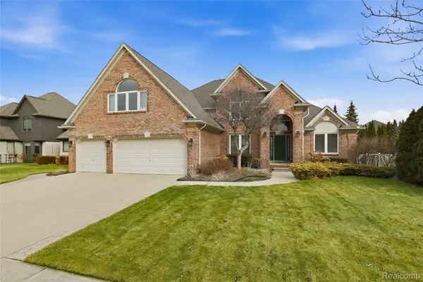 19389 Lakeland Drive, Macomb, MI 48044