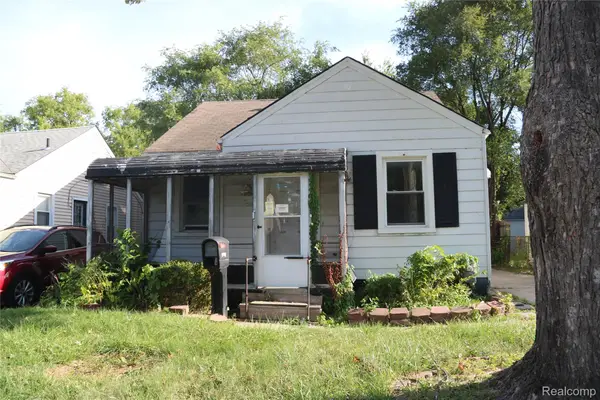 18541 Kingsville Street, HarperWoods, MI 48225