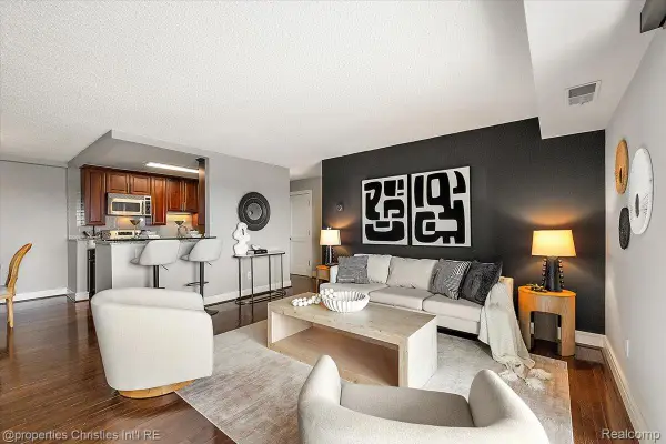 411 S Old Woodward Avenue #824, Birmingham, MI 48009