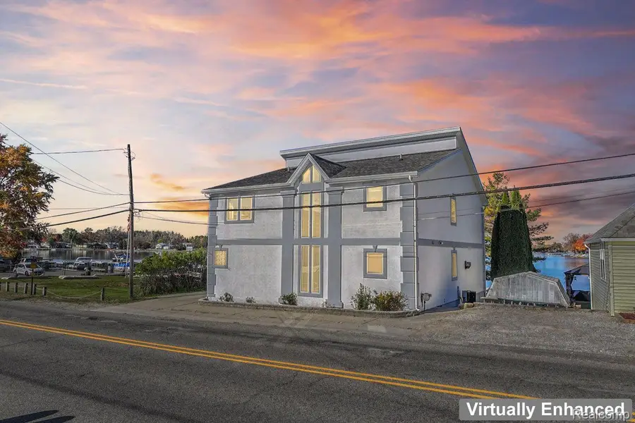 2076 S Long Lake Road, Fenton, MI 48430 - #2