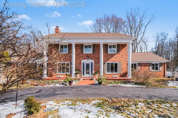 9667 Burning Tree Drive, GrandBlanc, MI 48439