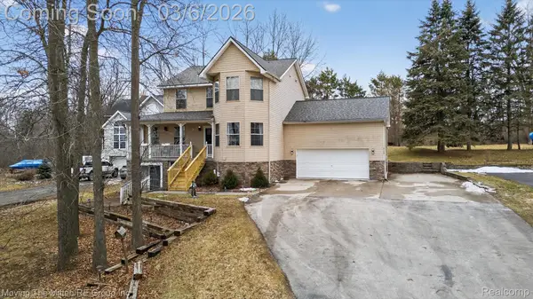 10129 Walnut Shores Drive, Fenton, MI 48430