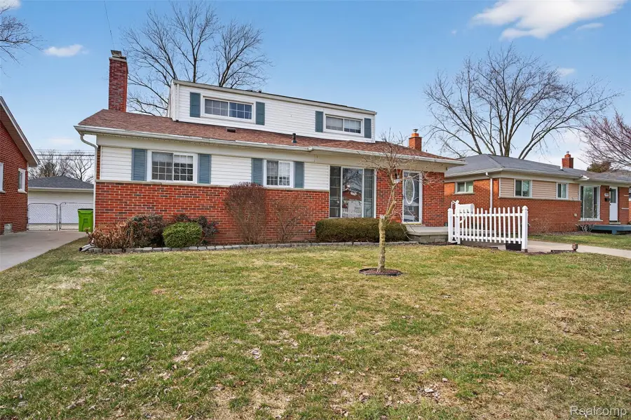 29369 Shackett Avenue, Madison Heights, MI 48071 - #2