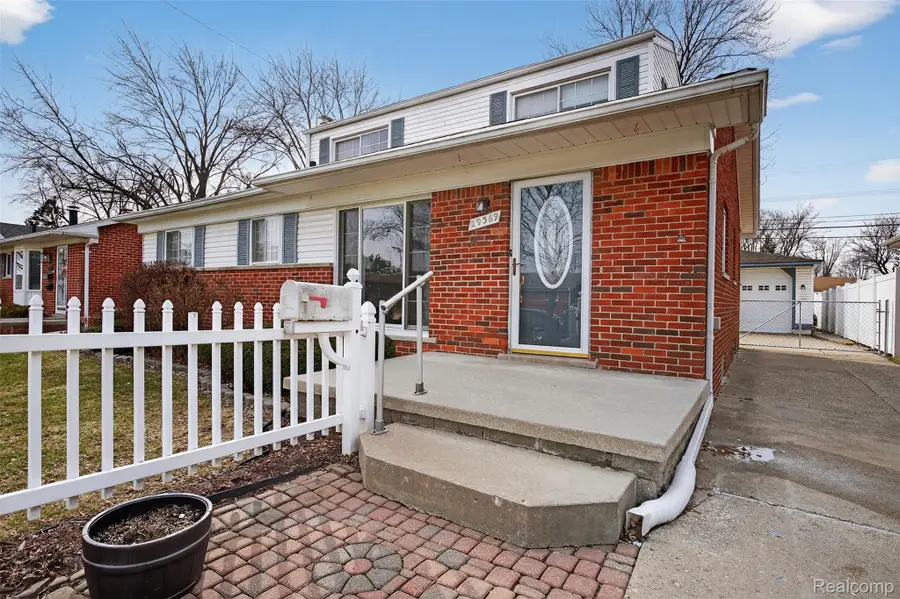 29369 Shackett Avenue, Madison Heights, MI 48071 - #3